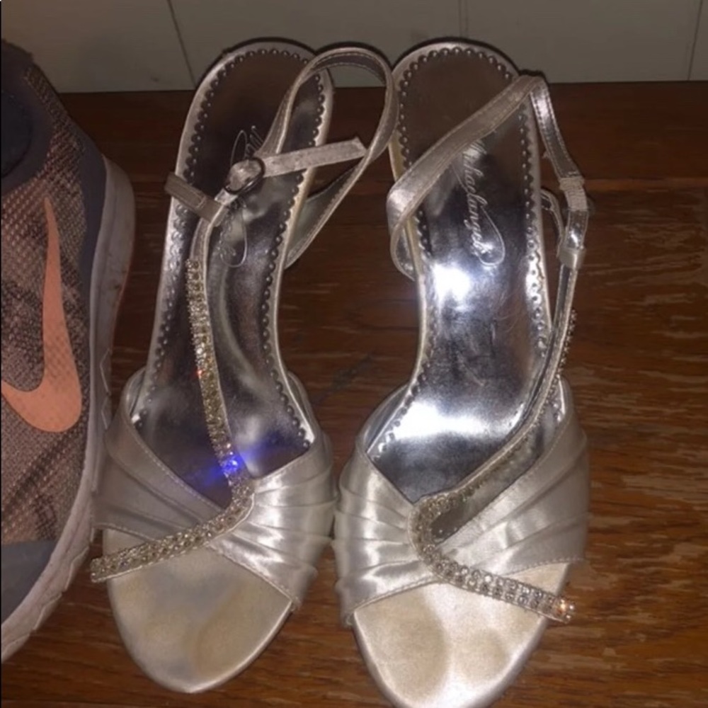 SHOES - Picture 6 of 12